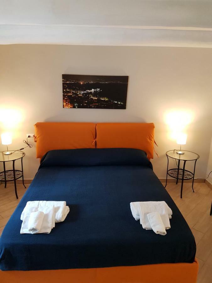 La Casa Di Abbi Apartment เนเปิลส์ ภายนอก รูปภาพ