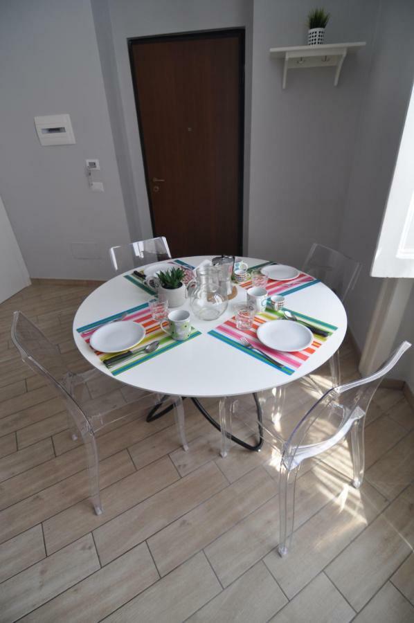 La Casa Di Abbi Apartment เนเปิลส์ ภายนอก รูปภาพ