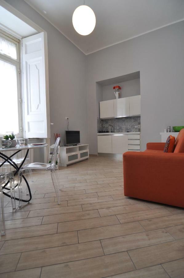 La Casa Di Abbi Apartment เนเปิลส์ ภายนอก รูปภาพ