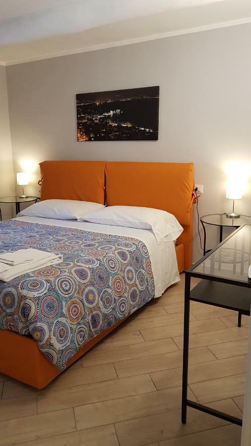 La Casa Di Abbi Apartment เนเปิลส์ ภายนอก รูปภาพ